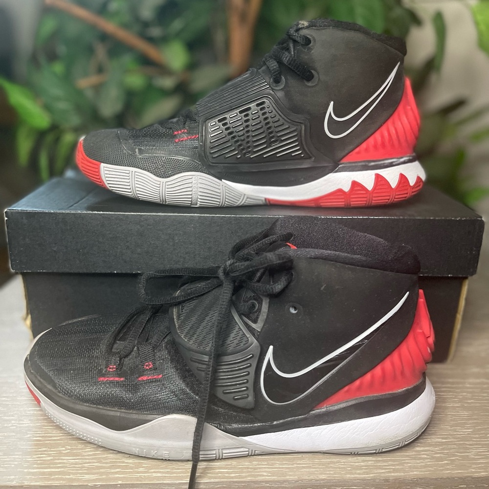 Kyrie 6 GS 'Bred' Boys Basketball Shoes